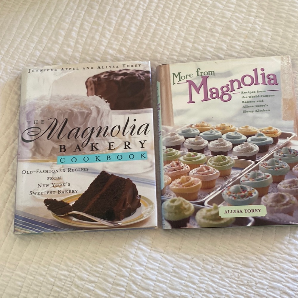 🌼 The Magnolia Bakery Cookbooks-set of 2
